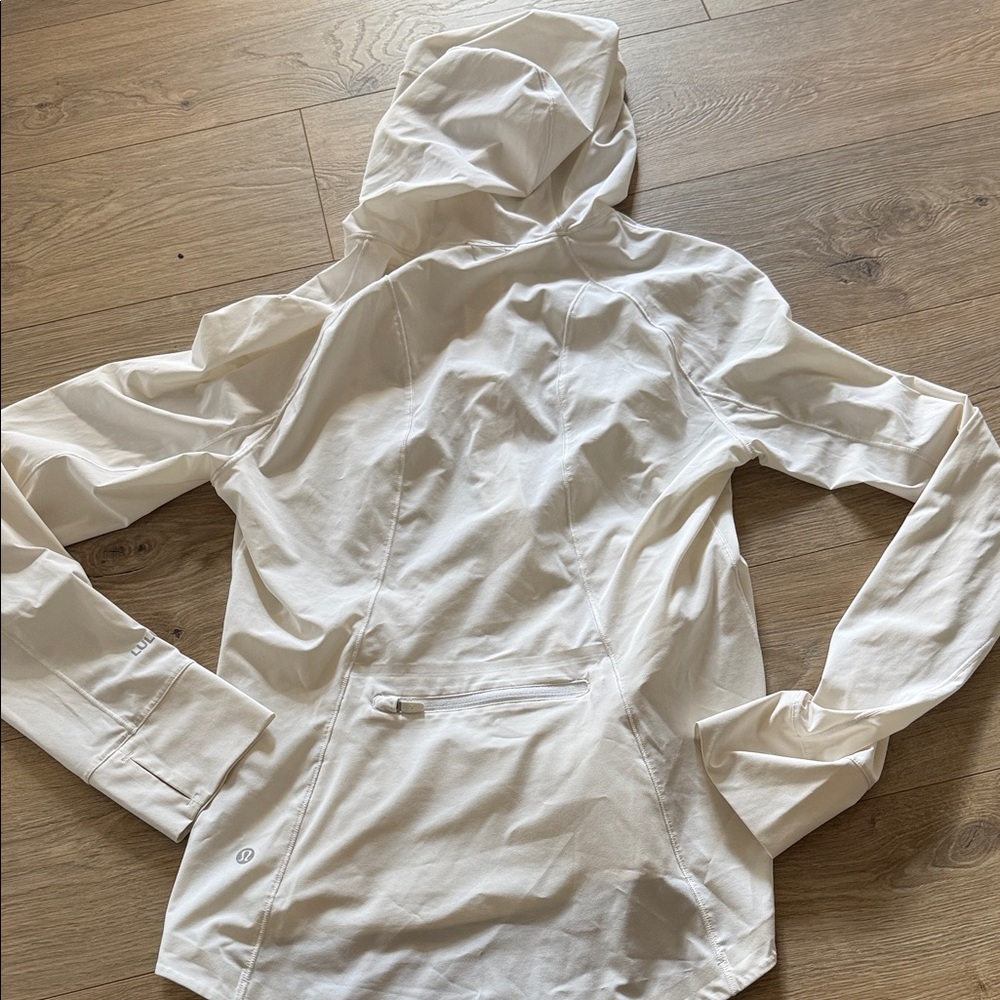lululemon athletica Cream Lightweight Hooded windbreaker - Picture 5 of 5